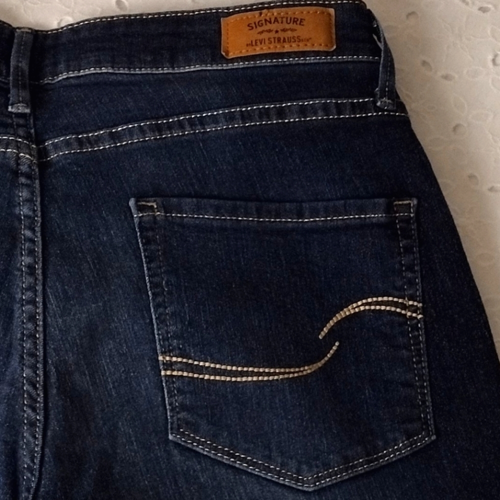 Women's Signature Levi Strauss Jeans Modern Slim Size 10S - Picture 7 of 9